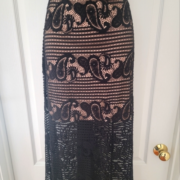 Bisou Bisou  Evening Lace Gown - Picture 10 of 12